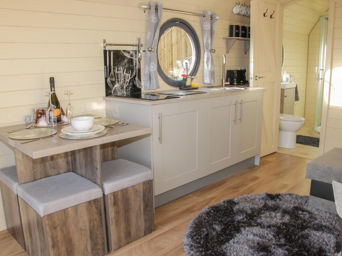 Stapeley Pod Villa Shrewsbury Buitenkant foto